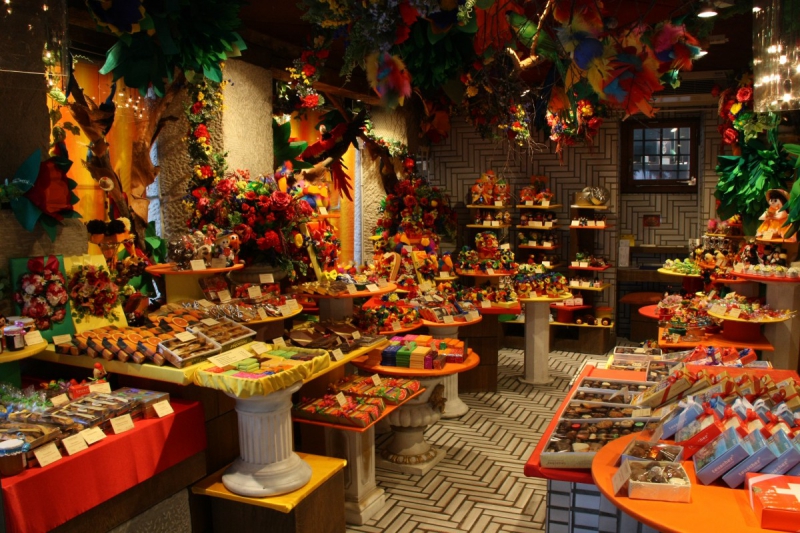 vitrine-TENDE-min_candy_store_chocolate_shop_chocolate_switzerland-393515